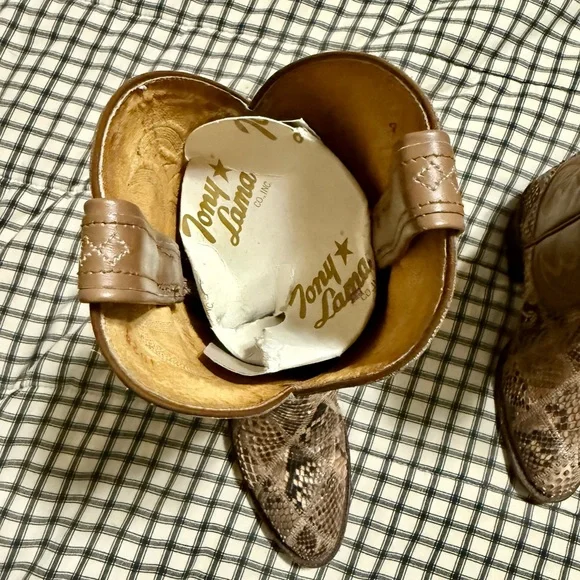 Tony Lama vintage cowboy boots. Snake skin pattern. Size 6. - Picture 3 of 4